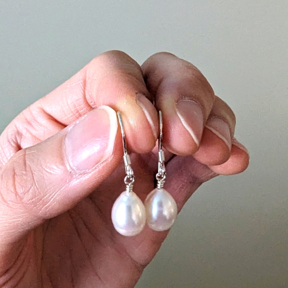 Freshwater pearl drop earrings